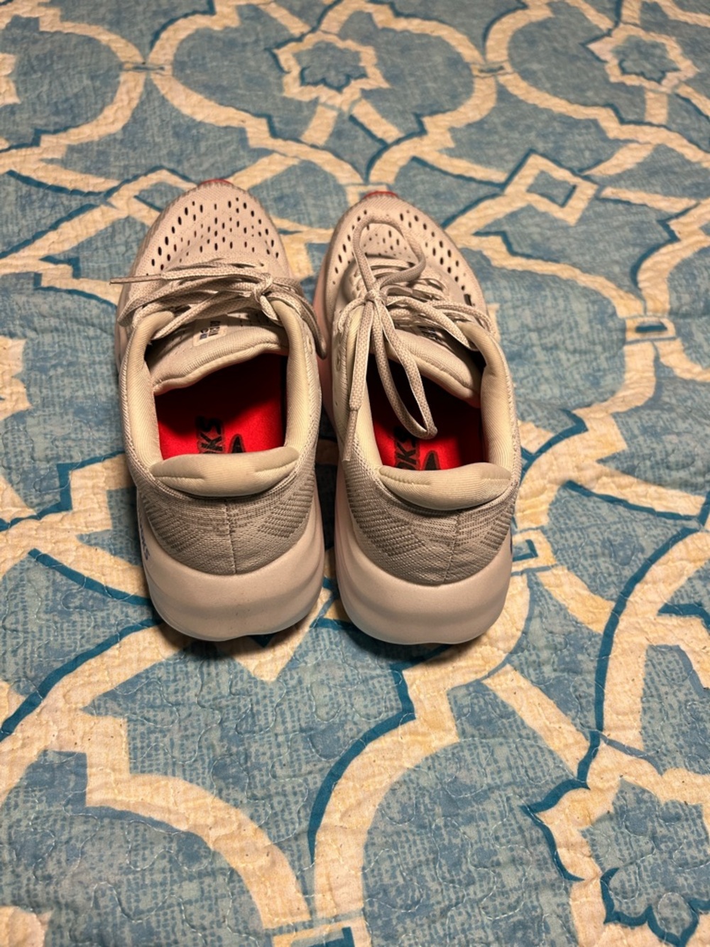 Women’s White Athletic!Brooks glycerin max size 7 - Picture 5 of 9